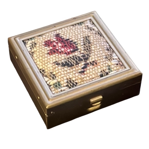 Vintage Bronze Needle Point Rose Floral Square Small Trinket Pill Box - Picture 4 of 11